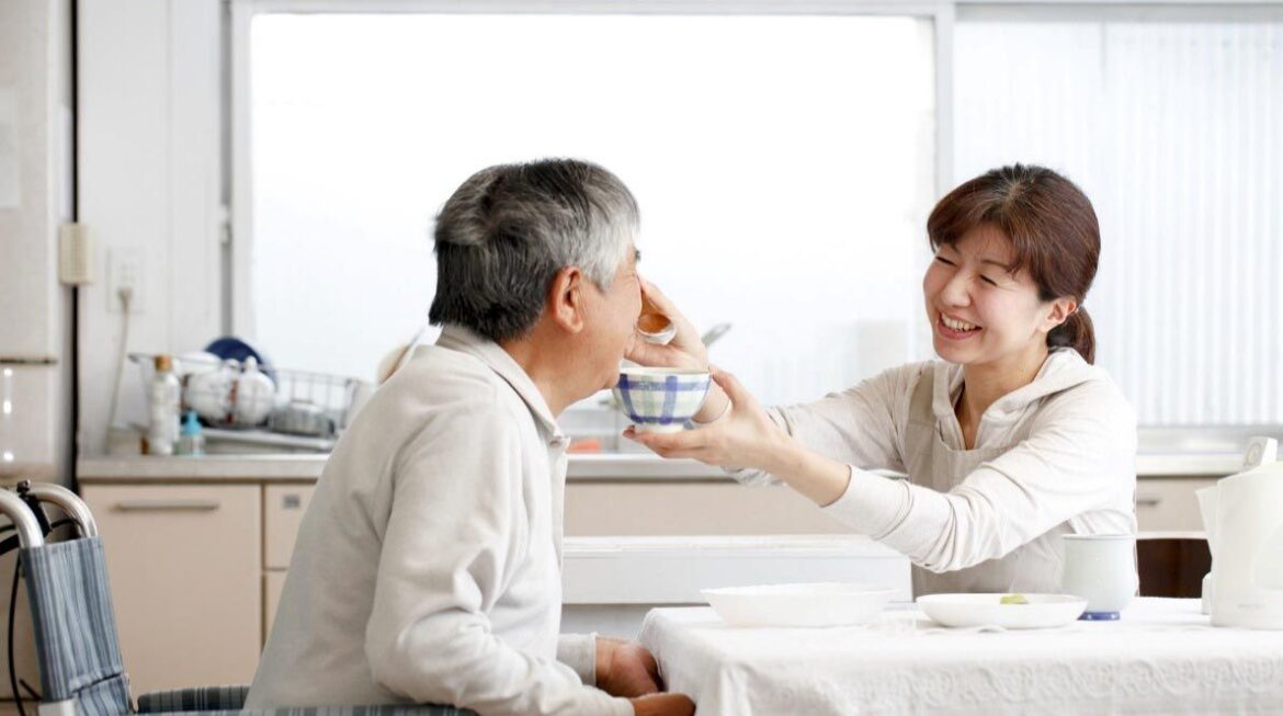 특별현금급여(가족요양비) 안내 포스터